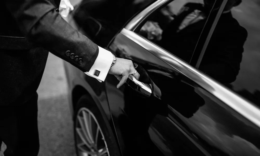 How do I book a car service to Orlando Airport? Guide
