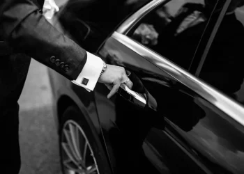 How do I book a car service to Orlando Airport? Guide